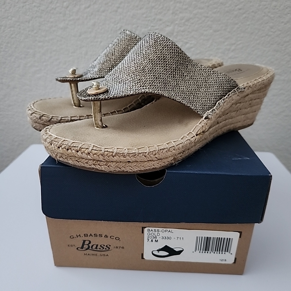 Women's Bass Opal Gold Thong Sandals Sz 7.5M